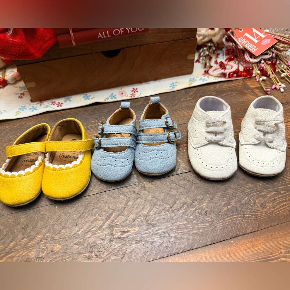 Lot of 3 Baby Shoes NWOT 0-6 Months soft Velcro soft adorable Mary Jane myggPP
